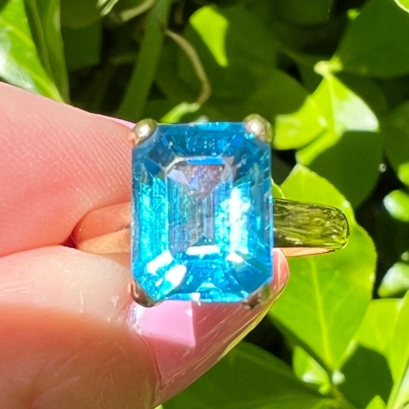 VINTAGE 14K YELLOW GOLD EMERALD STEP CUT BLUE TOPAZ RING CLASSIC ENGAGEMENT - Picture 5 of 16